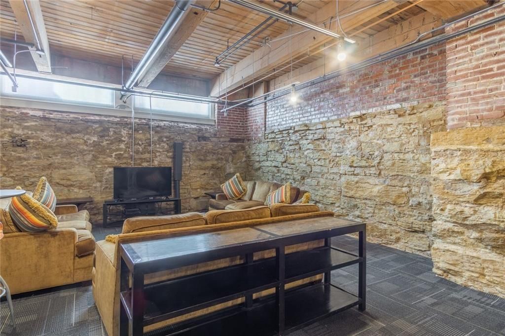 308 W 8th Street — photo 13