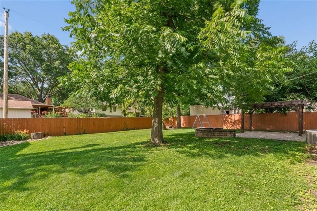 10901 W 91st Terrace — photo 52