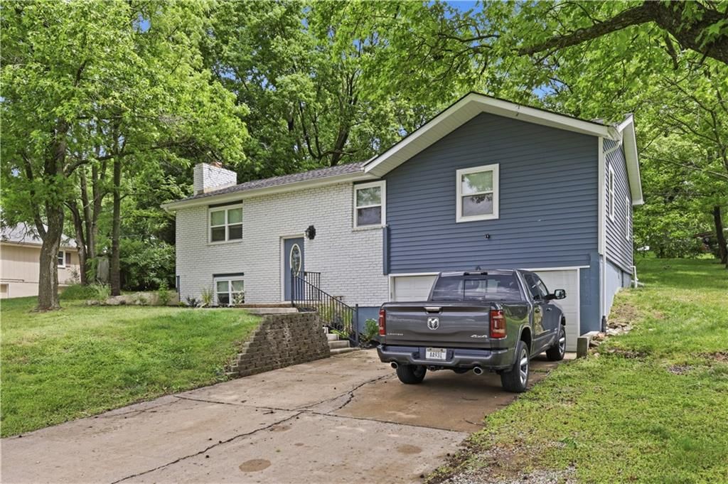 6709 Eastside Drive — photo 2