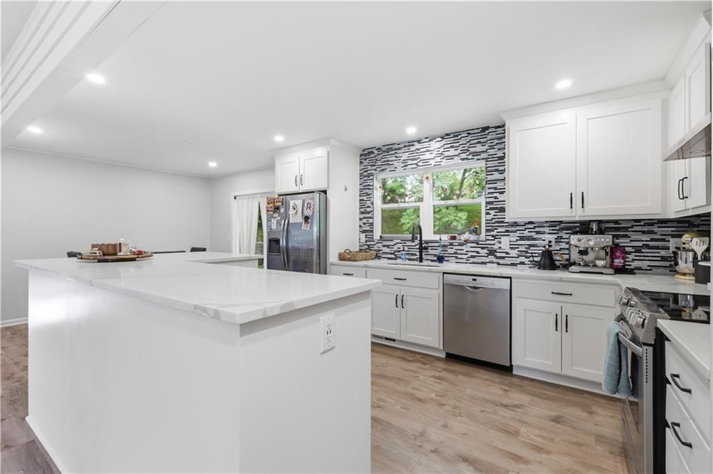 6709 Eastside Drive — photo 10