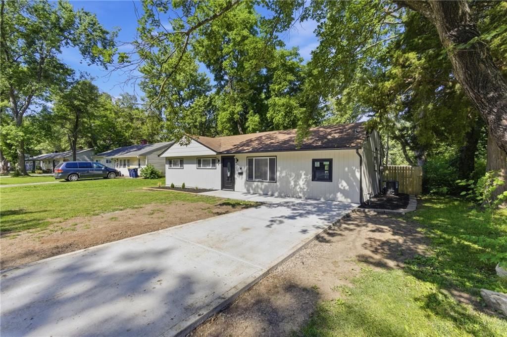 11310 CORRINGTON Avenue — photo 3
