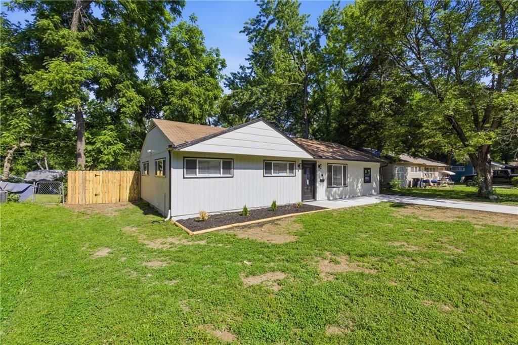 11310 CORRINGTON Avenue — photo 4