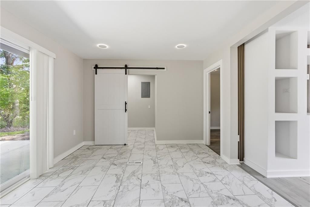 11310 CORRINGTON Avenue — photo 9