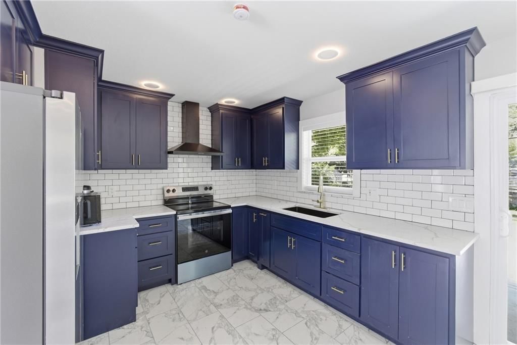 11310 CORRINGTON Avenue — photo 12