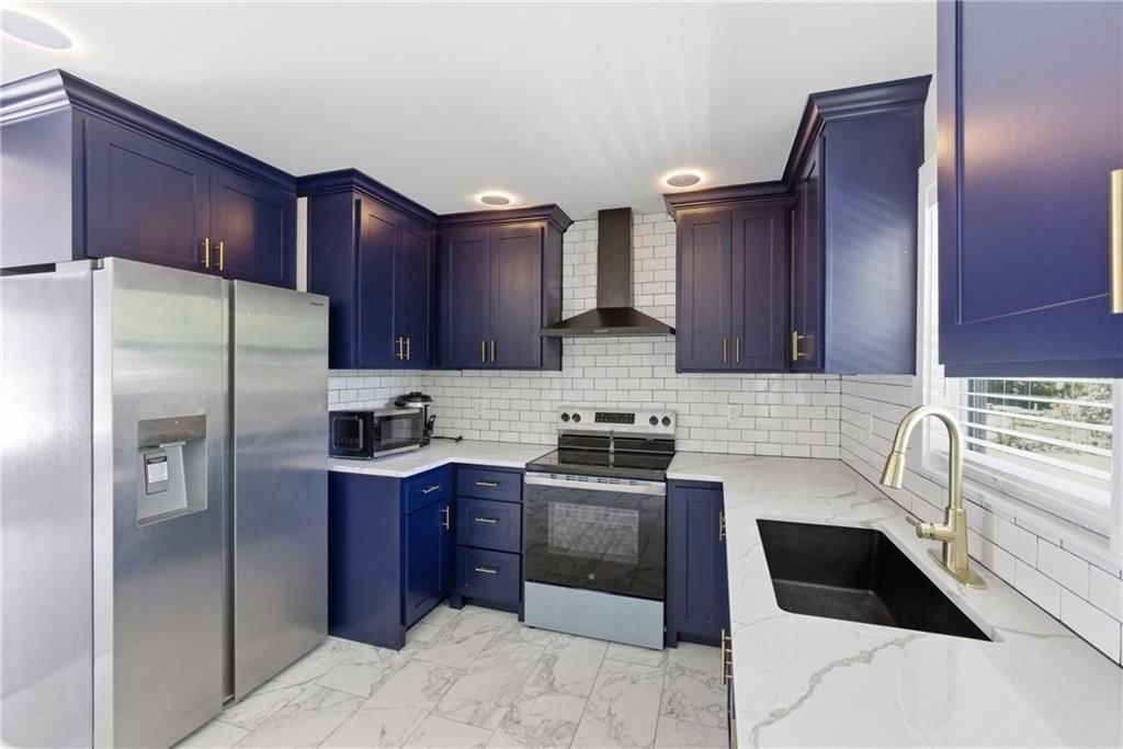 11310 CORRINGTON Avenue — photo 13