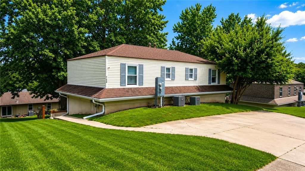 717 NE Ball Drive — photo 3