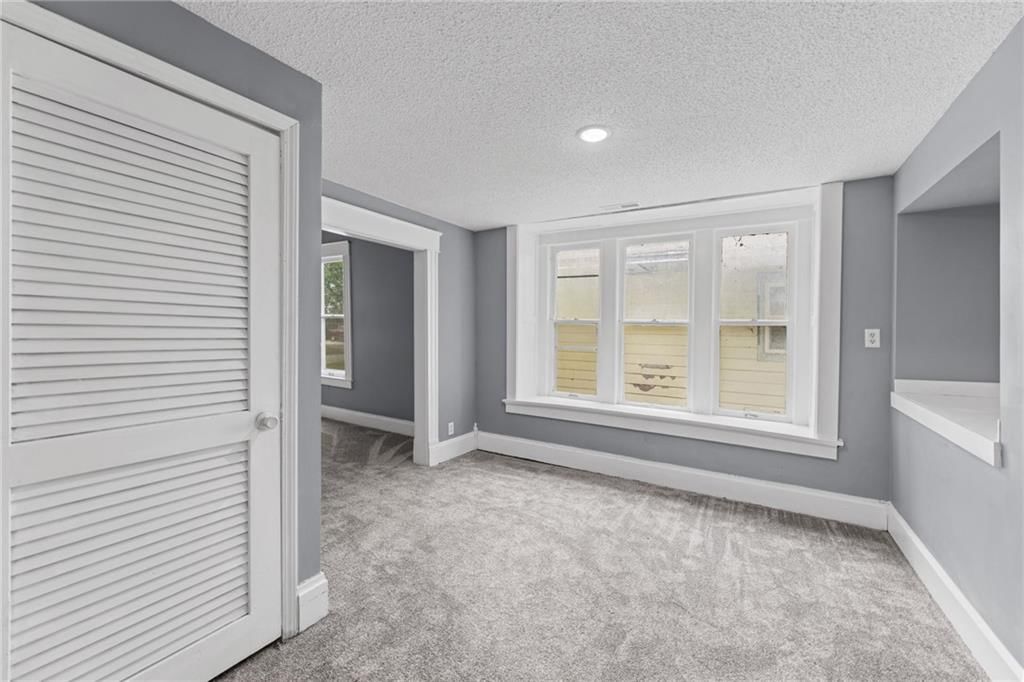 1017 S Hickory Street — photo 8