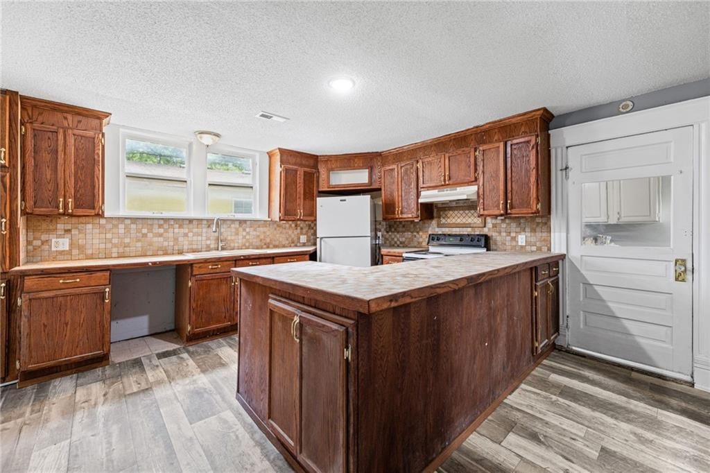 1017 S Hickory Street — photo 15