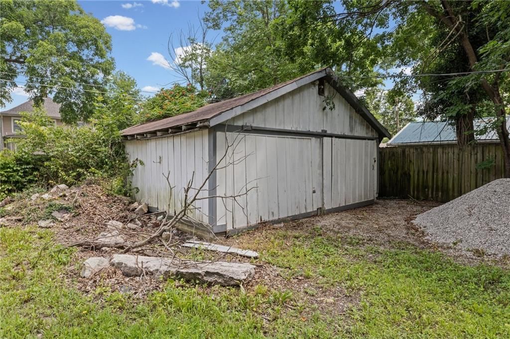 1017 S Hickory Street — photo 36