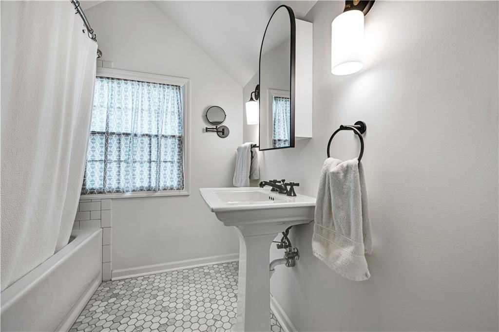 5232 Roe Boulevard — photo 33