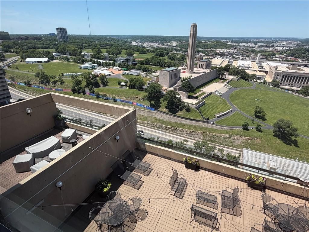 2510 Grand Boulevard — photo 3
