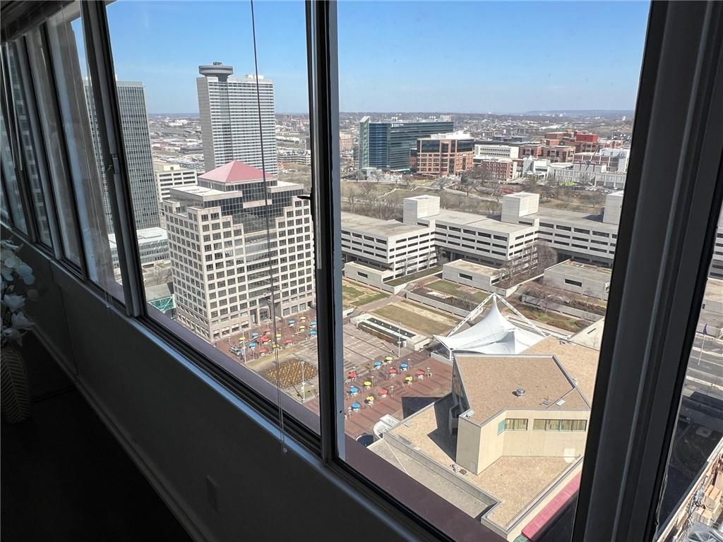 2510 Grand Boulevard — photo 23