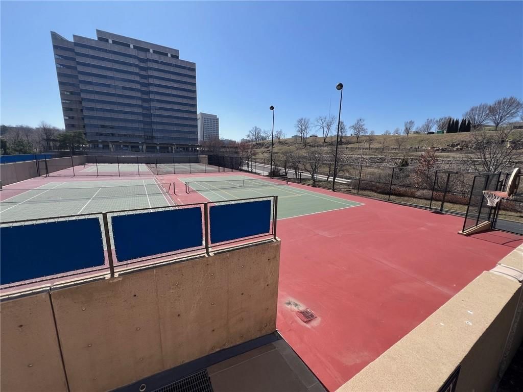 2510 Grand Boulevard — photo 32