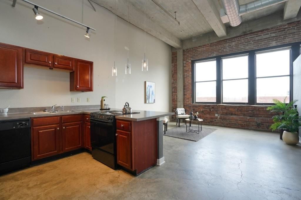 1535 Walnut Street — photo 2