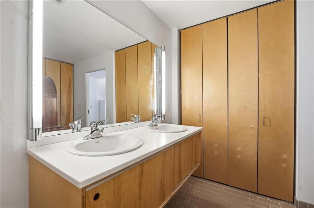 21 W 10th Street — photo 15
