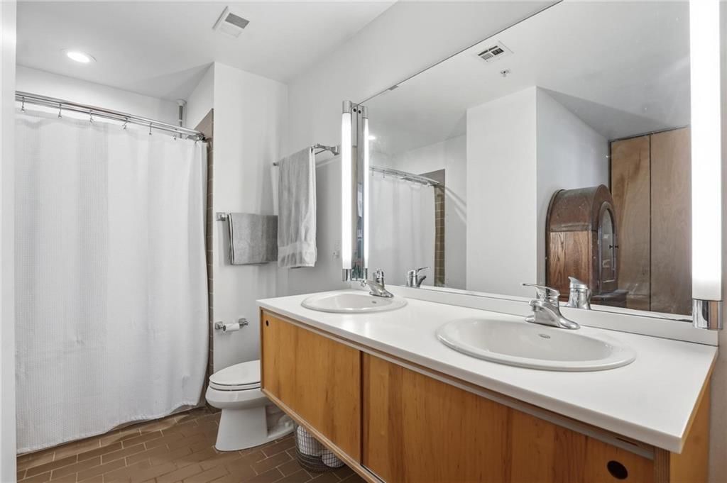 21 W 10th Street — photo 16