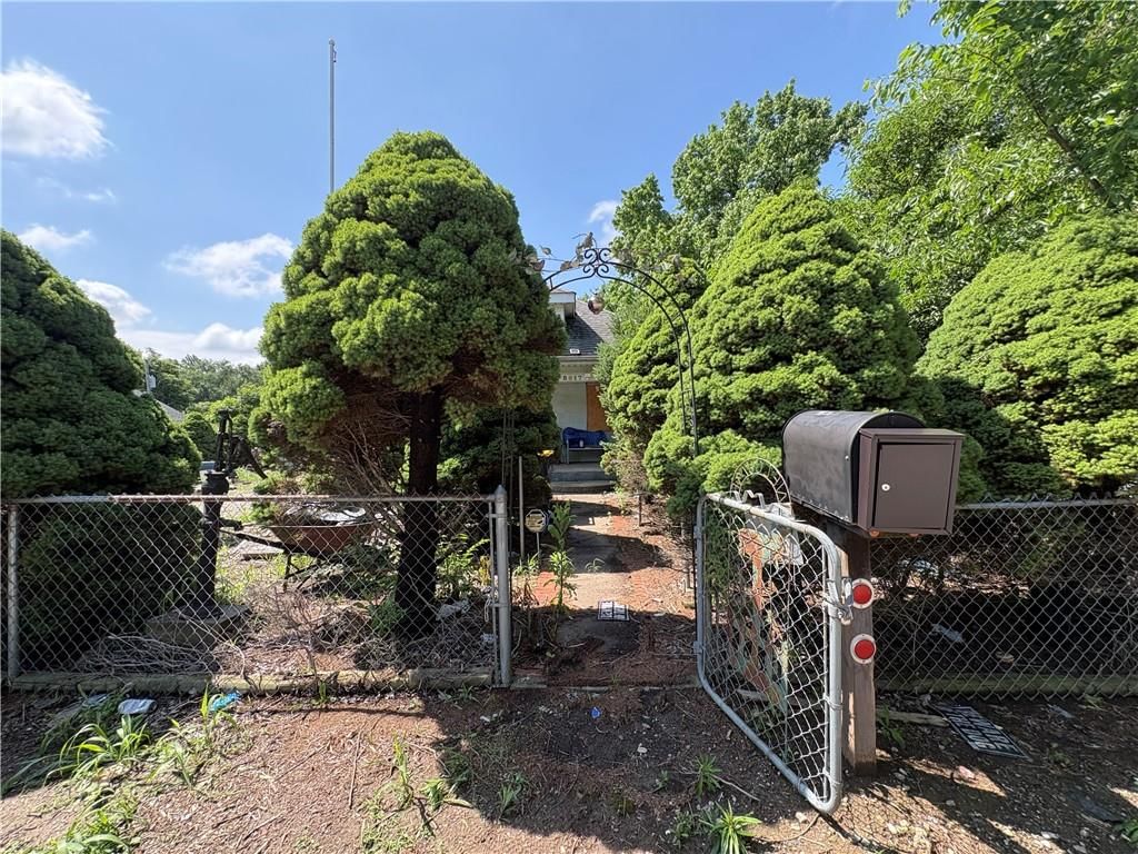 8617 Thompson Avenue — photo 2