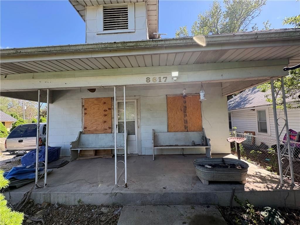 8617 Thompson Avenue — photo 3