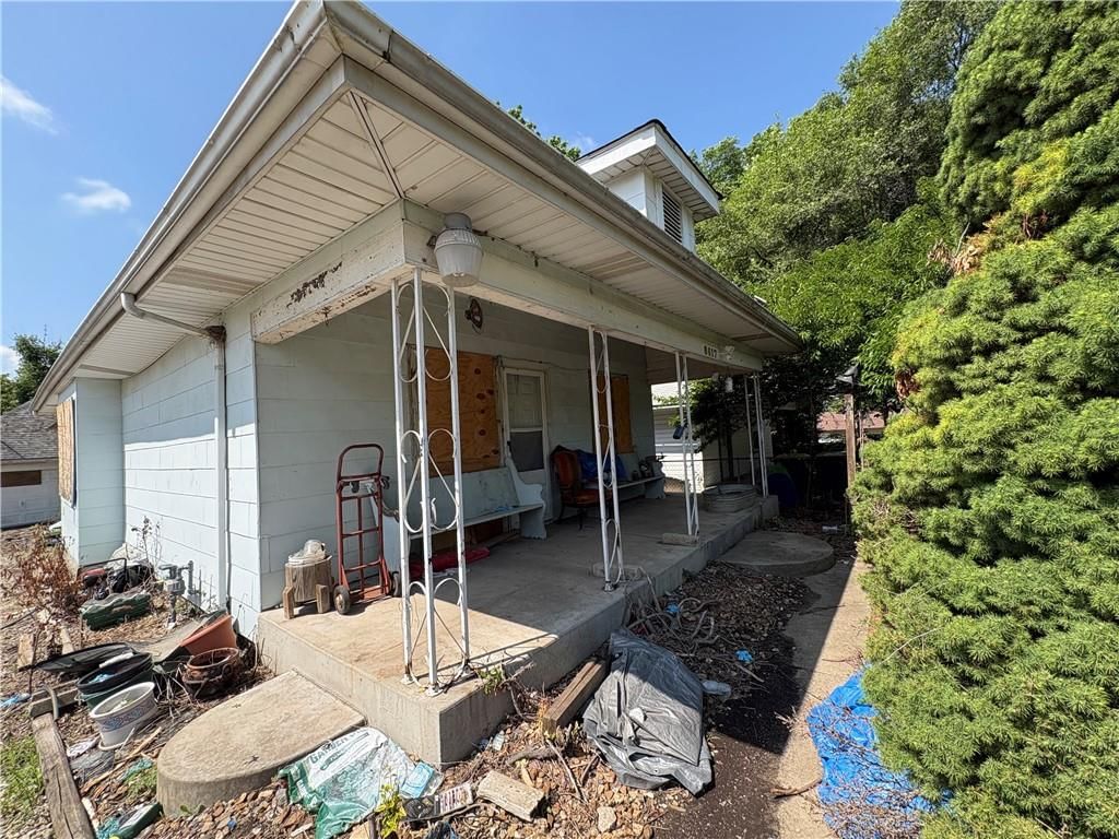 8617 Thompson Avenue — photo 6