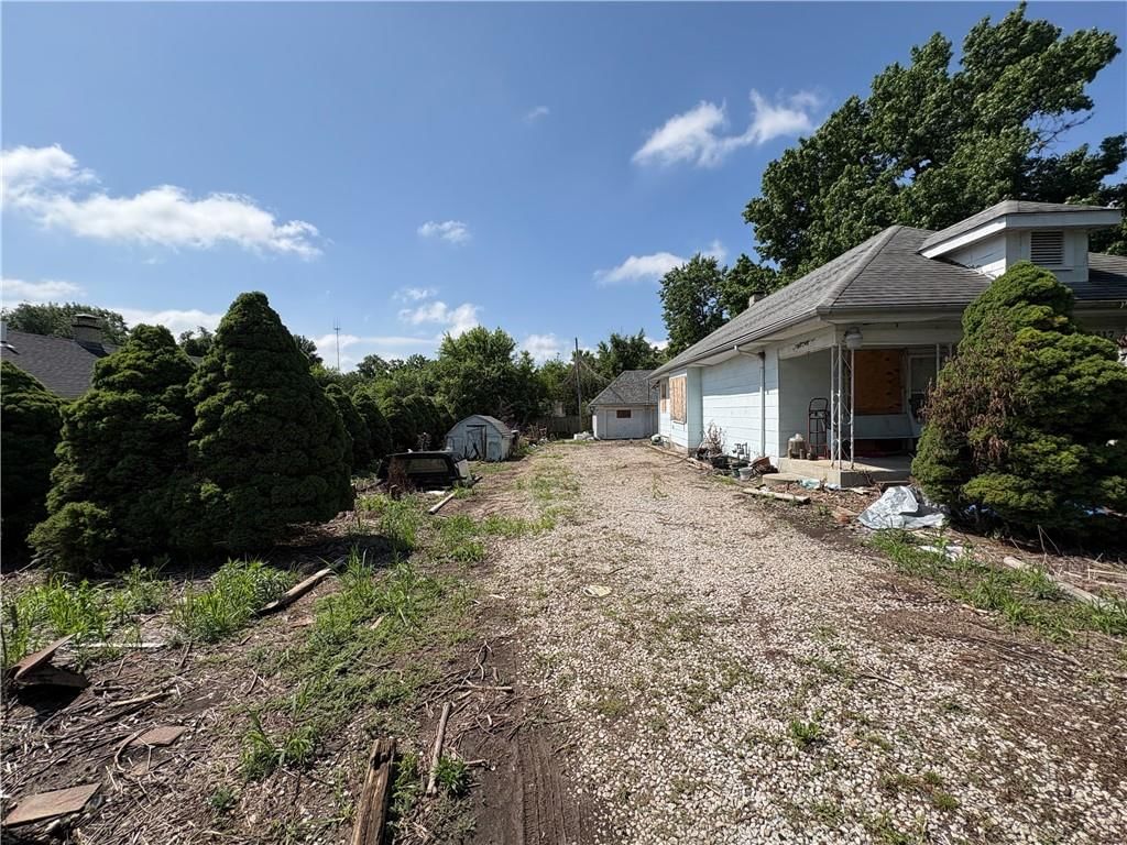 8617 Thompson Avenue — photo 25