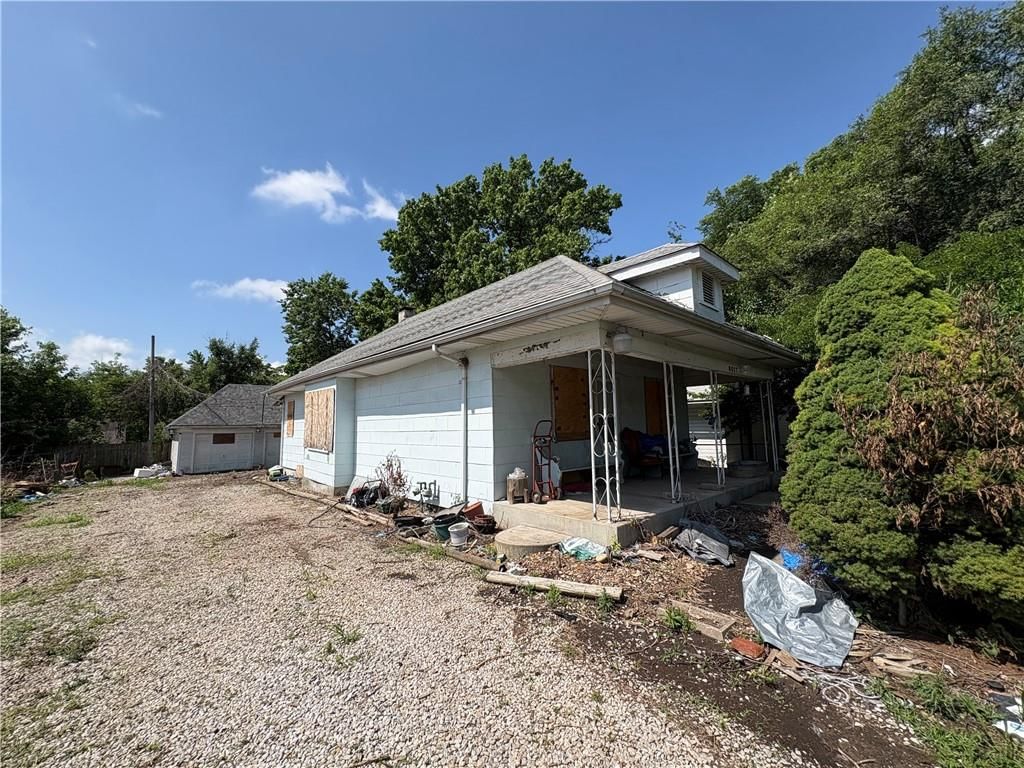 8617 Thompson Avenue — photo 26