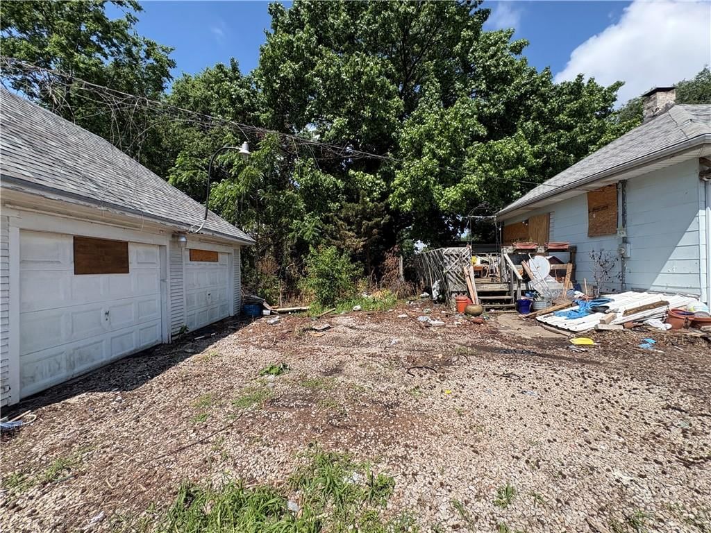 8617 Thompson Avenue — photo 27