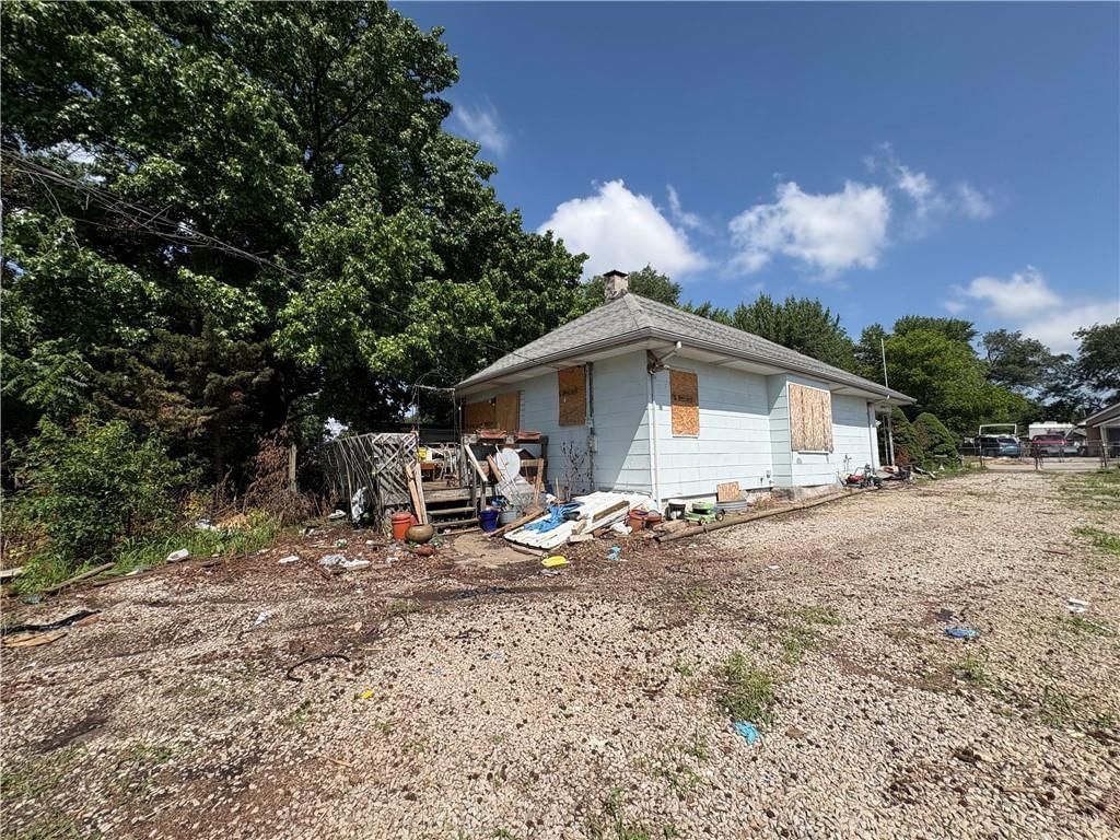 8617 Thompson Avenue — photo 28