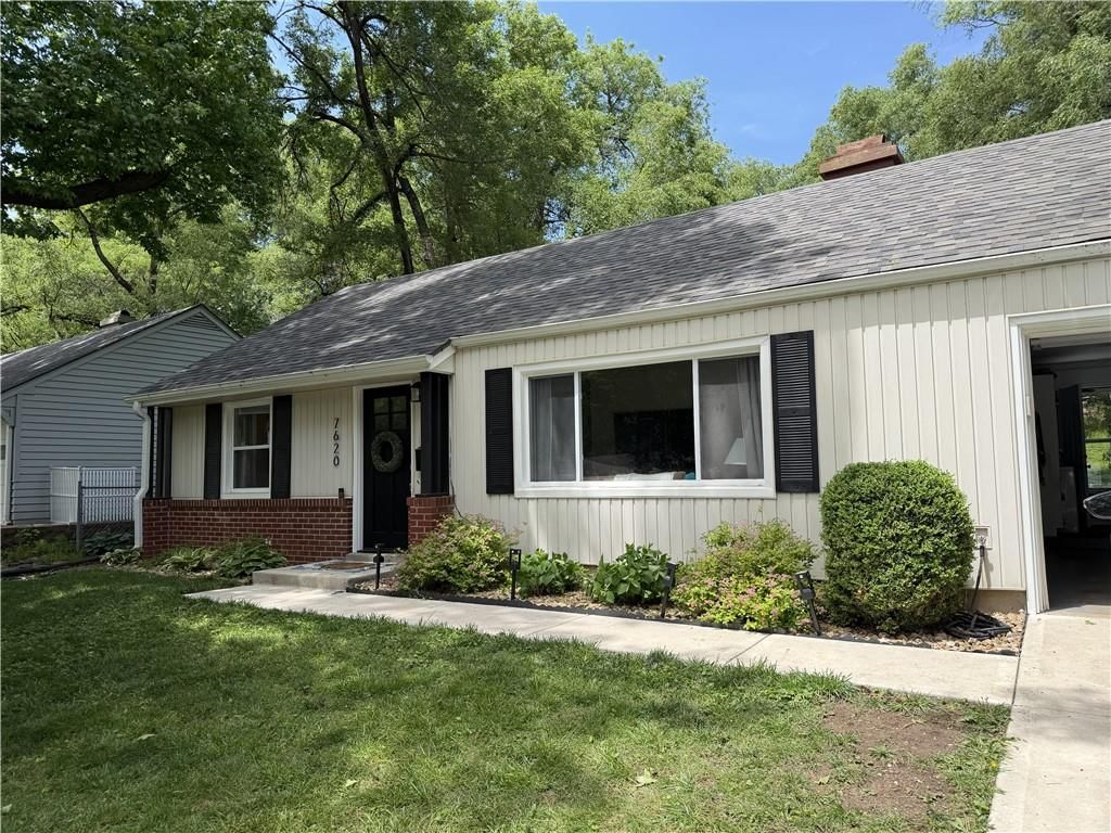 7620 Rainbow Drive — photo 1