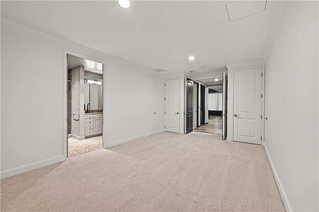 700 W 31st Street — photo 22