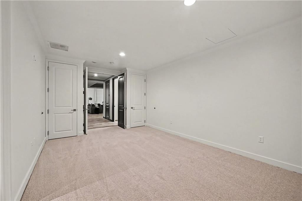700 W 31st Street — photo 24