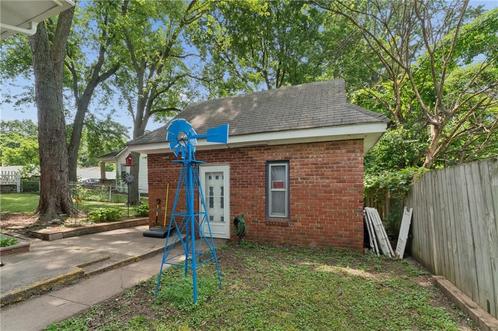 124 W Nickell Avenue — photo 40