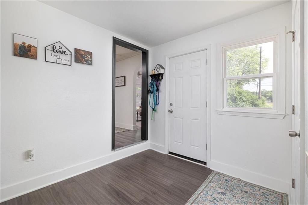 Photo 6 of 14 - 2 NE Vine Street, Lee's Summit, MO 64063