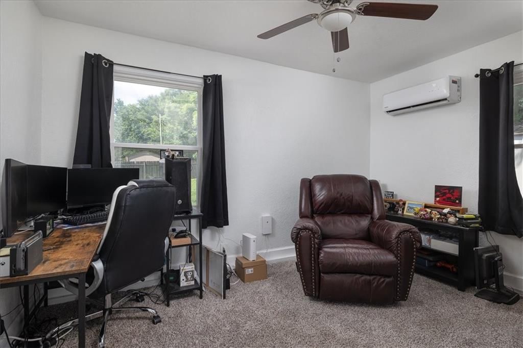 Photo 9 of 14 - 2 NE Vine Street, Lee's Summit, MO 64063