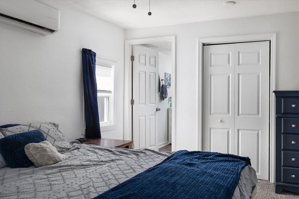 Photo 10 of 14 - 2 NE Vine Street, Lee's Summit, MO 64063