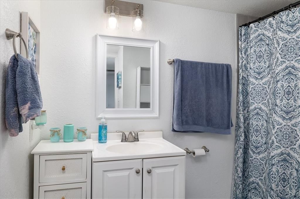 Photo 12 of 14 - 2 NE Vine Street, Lee's Summit, MO 64063