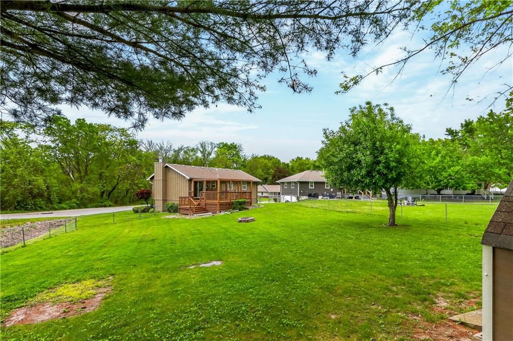 525 NE Noeleen Lane — photo 8