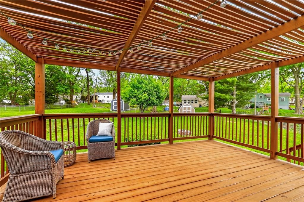 525 NE Noeleen Lane — photo 11