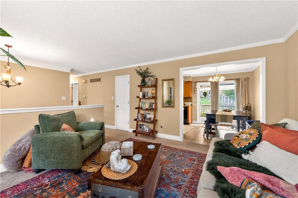 525 NE Noeleen Lane — photo 15