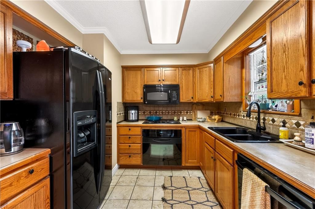 525 NE Noeleen Lane — photo 18
