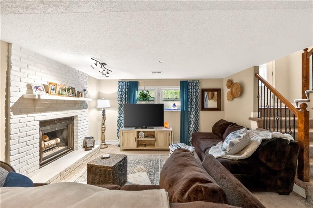 525 NE Noeleen Lane — photo 32