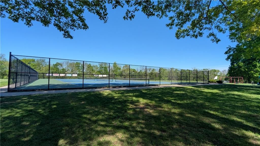 525 NE Noeleen Lane — photo 39