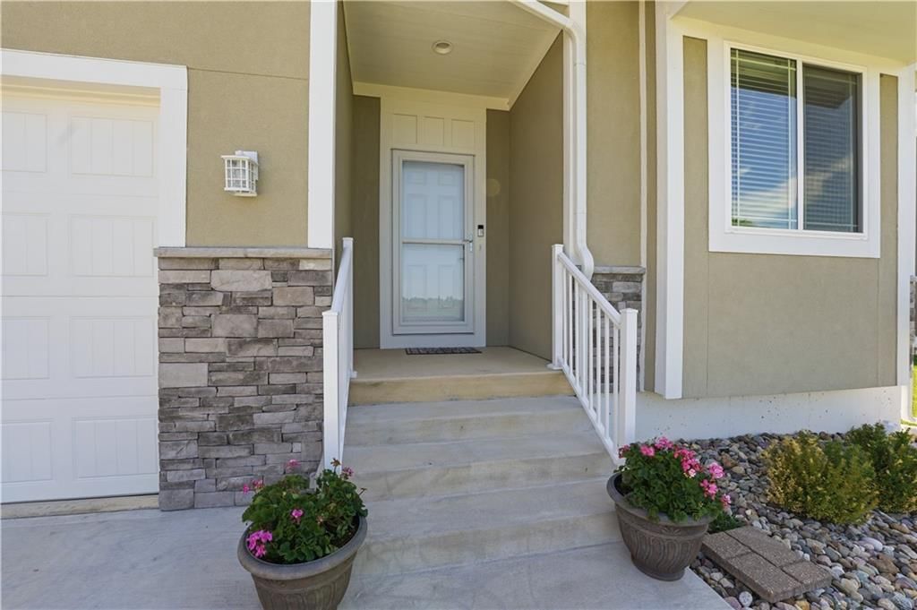 22503 Vincent Street — photo 2