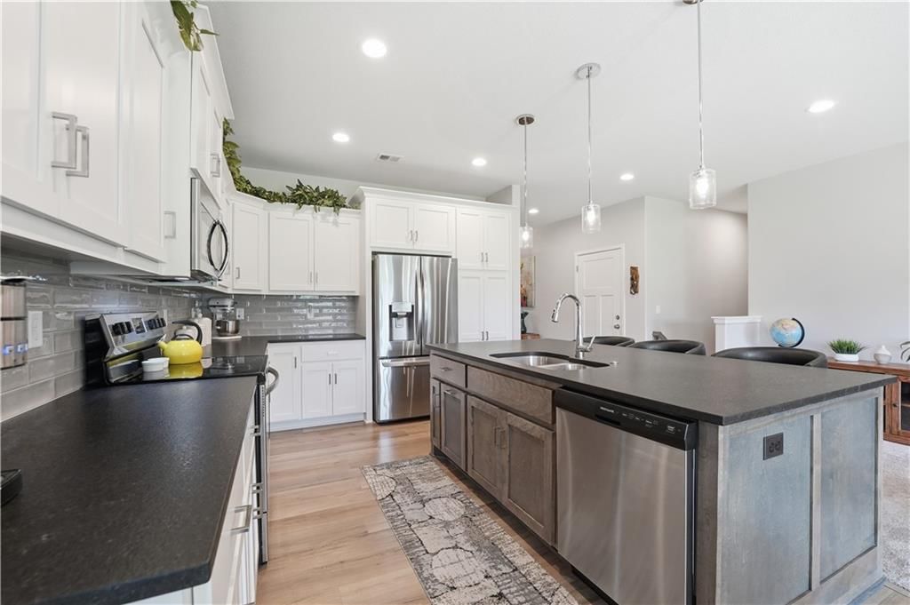 22503 Vincent Street — photo 8