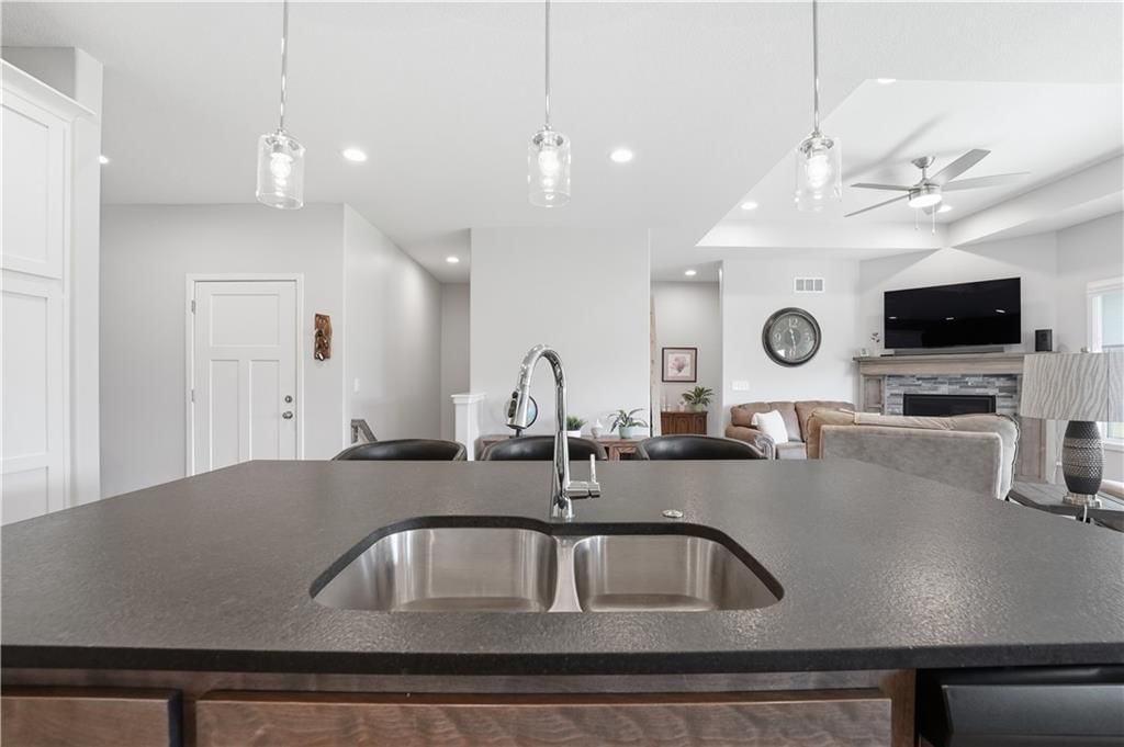 22503 Vincent Street — photo 10