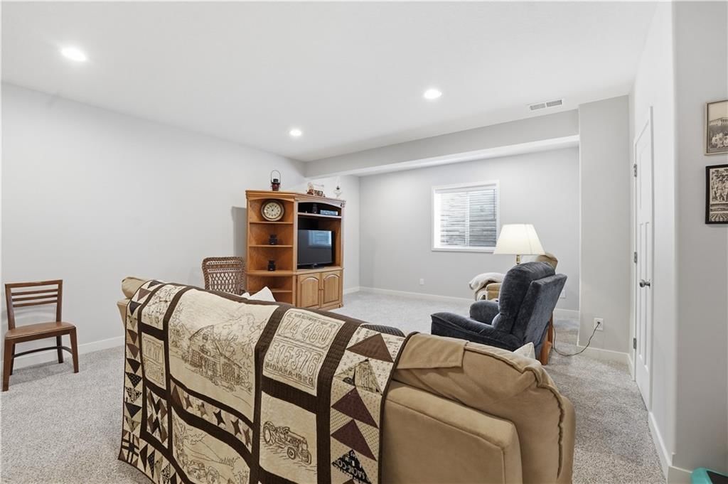 22503 Vincent Street — photo 32