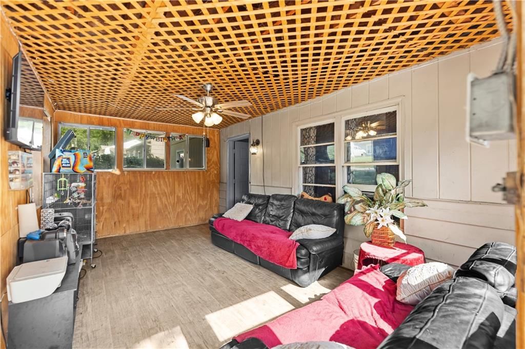 6025 Freeman Avenue — photo 11