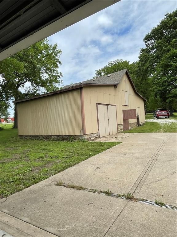 13905 Leavenworth Road — photo 8