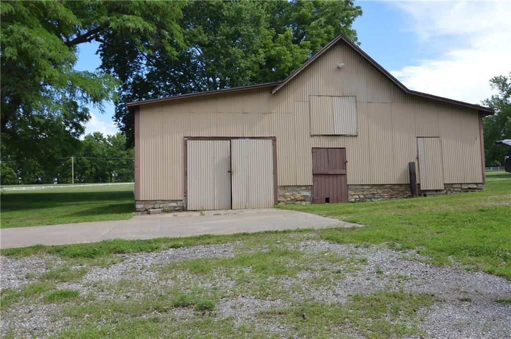 13905 Leavenworth Road — photo 31