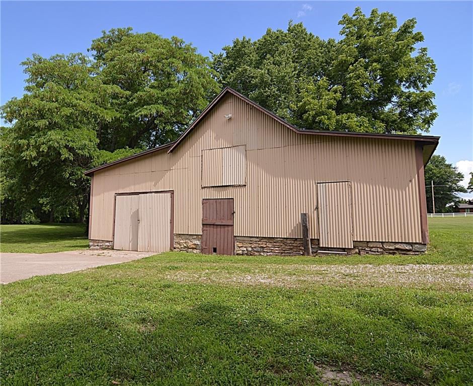 13905 Leavenworth Road — photo 32