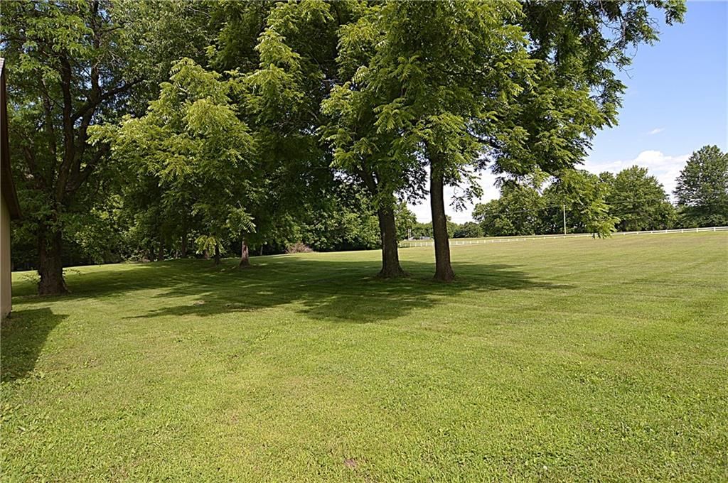 13905 Leavenworth Road — photo 35